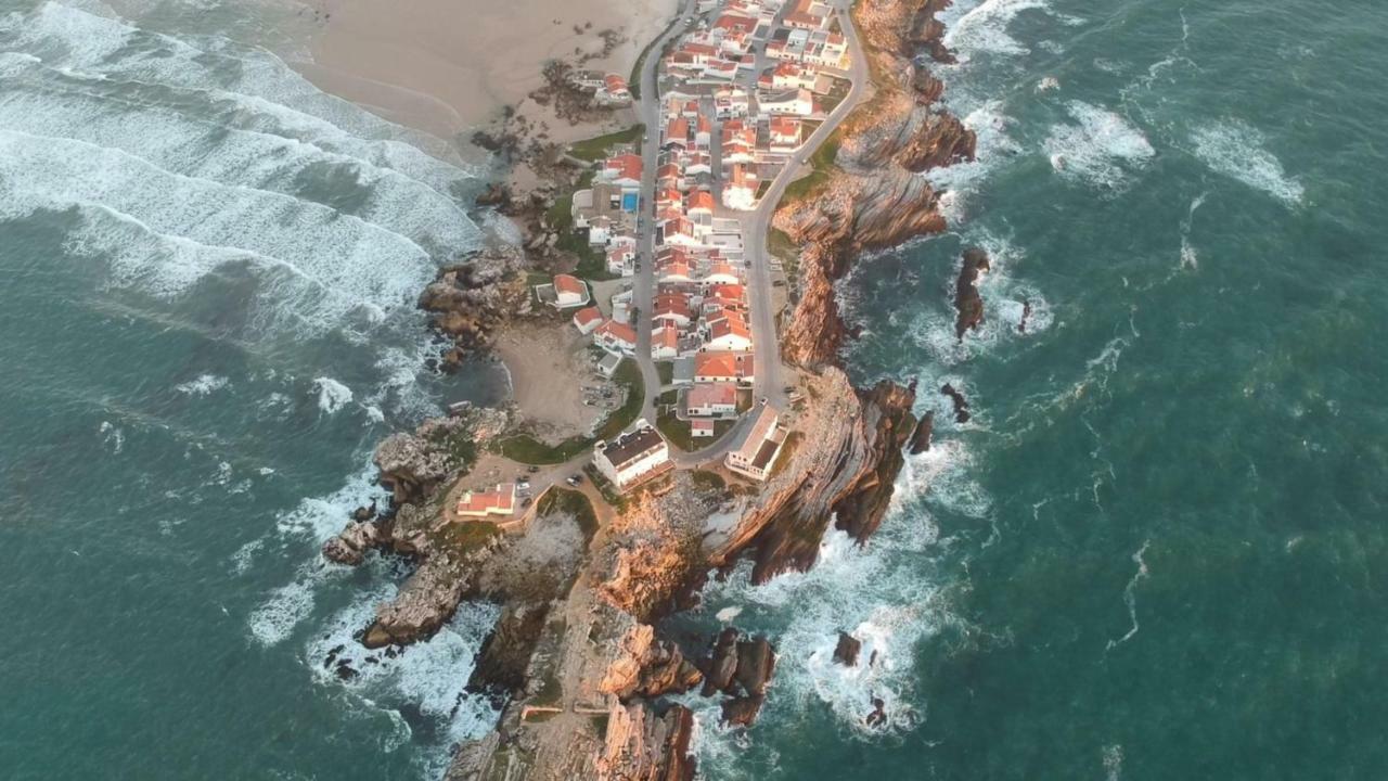 Surf House Peniche Vandrehjem Baleal Eksteriør billede